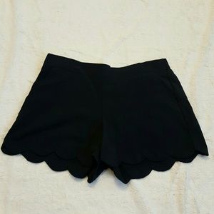Scalloped hem short